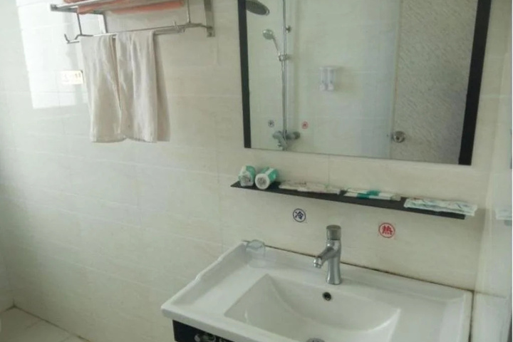 Room 7 of 10