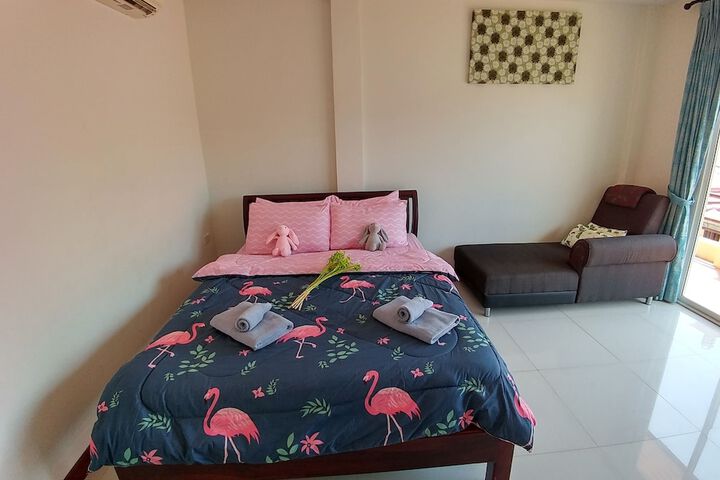 Room 6 of 18