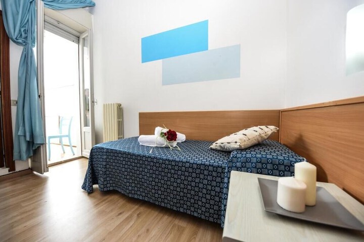 Room 8 of 40