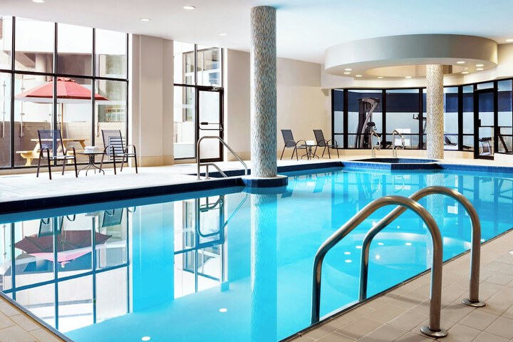 Hotel Pool