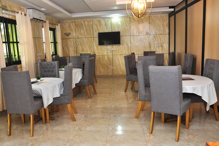 Dining 6 of 6
