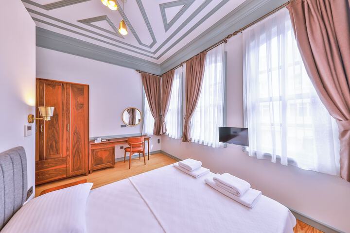 Room 7 of 36