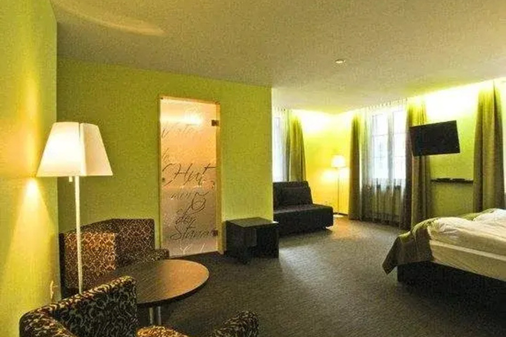Room 2 of 2