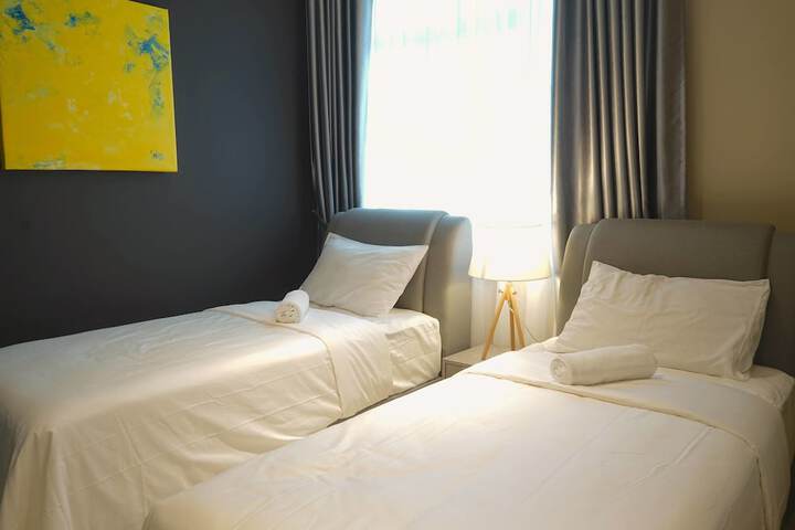 Room 3 of 27