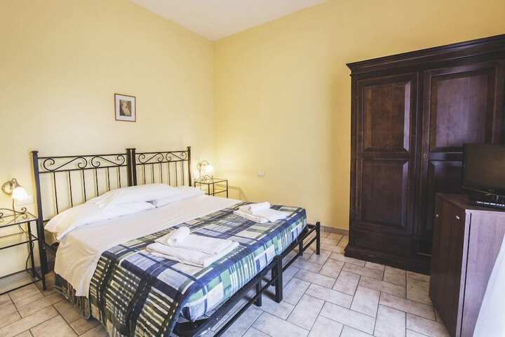 Room 9 of 20