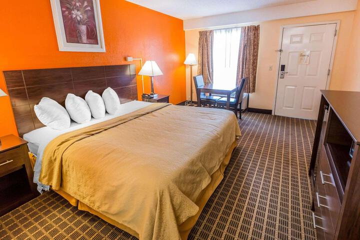 1 King Bed (1 of 22)