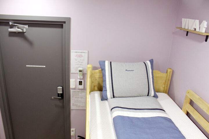 Room 28 of 82