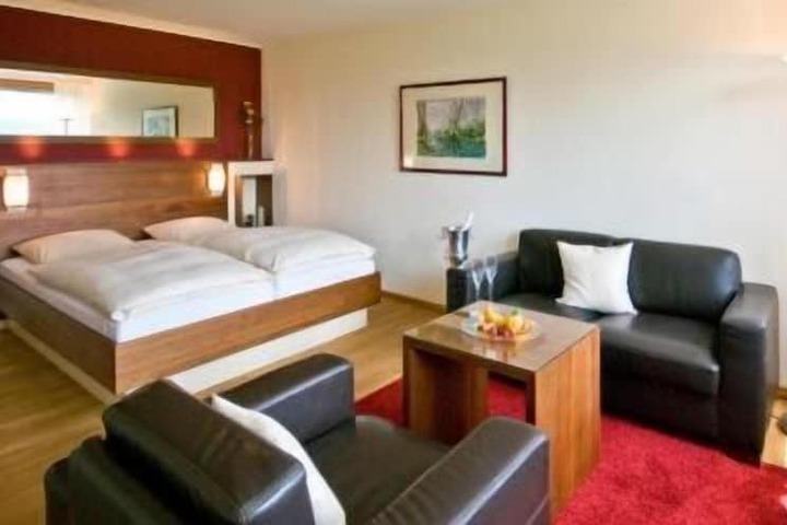 Room 10 of 29