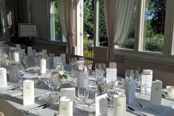 Banquet hall