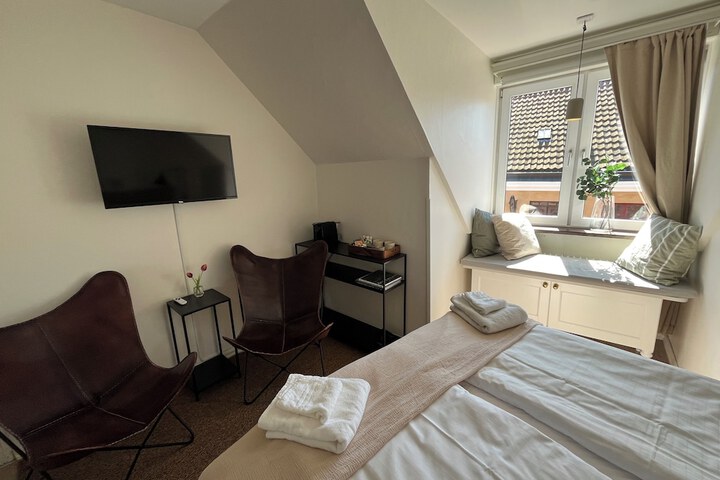 Room 12 of 62