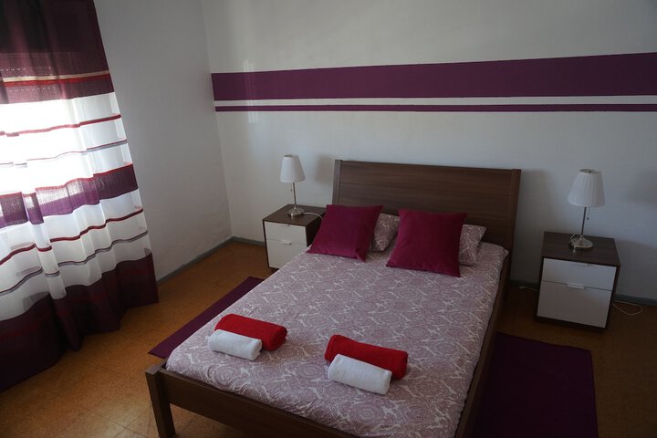 Room 3 of 89
