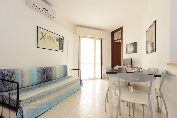 Room 16 of 25