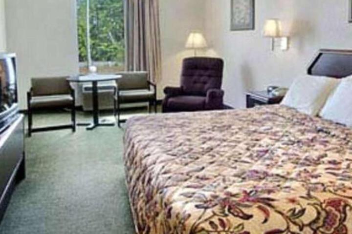 1 King Bed (1 of 3)