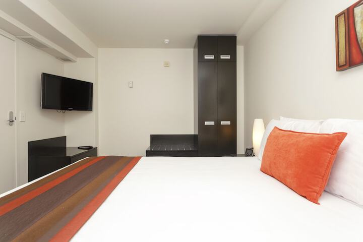 Room 73 of 200