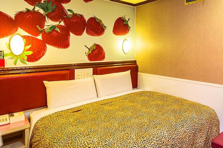 Room 4 of 48
