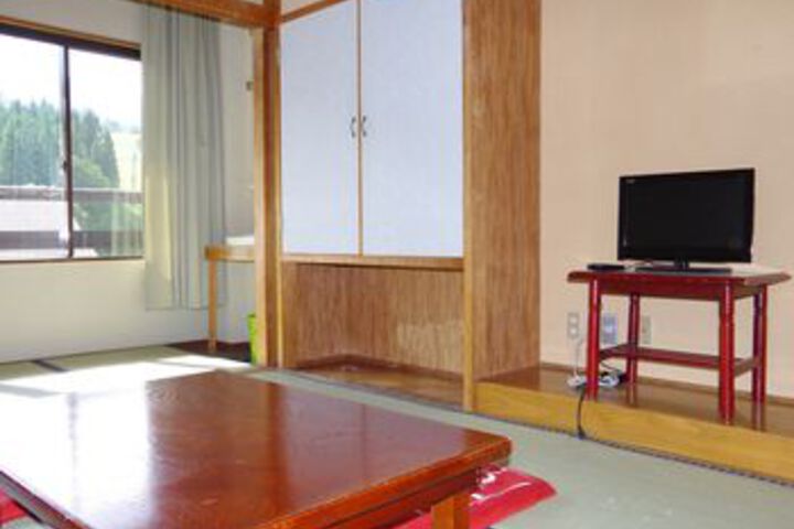 Room 9 of 33