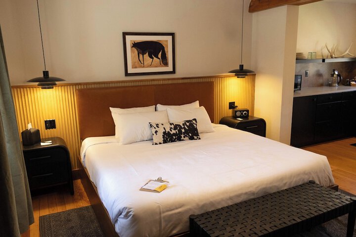 Room 2 of 68