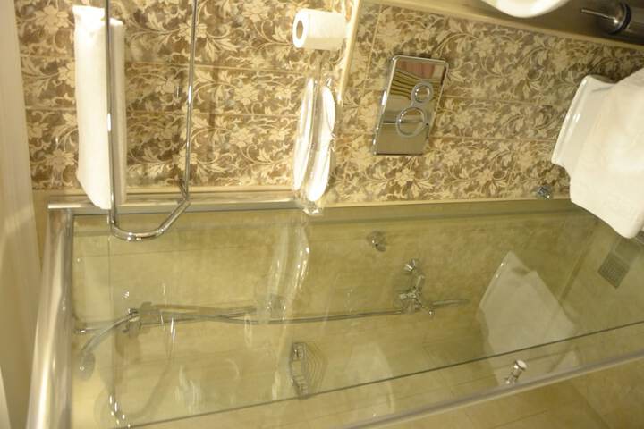 Room 56 of 119