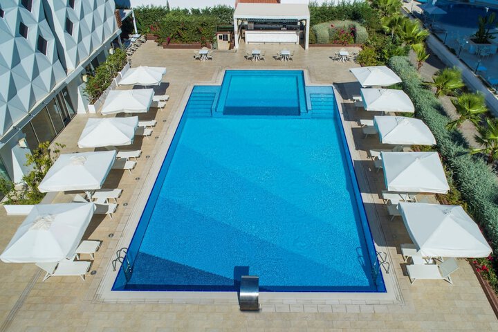 Pools & Facilities