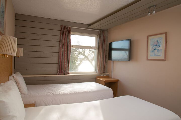 Room 13 of 89