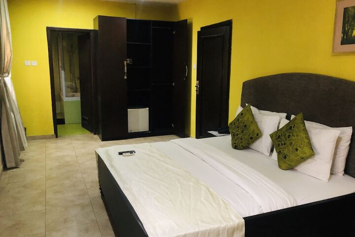 Room 9 of 23
