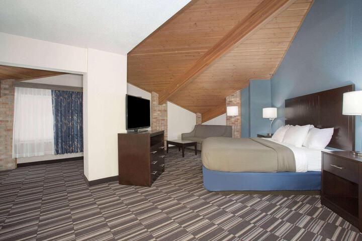 1 King Bed (3 of 12)