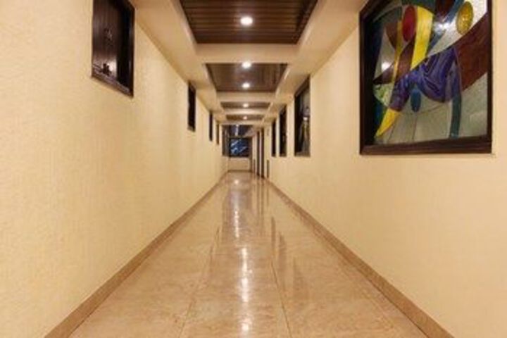 Ballroom/Hall 21 of 26