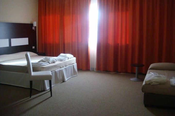 Room 10 of 29