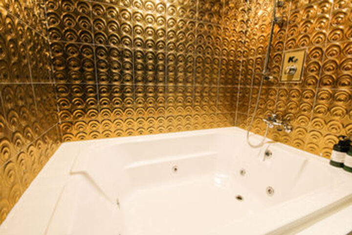 Deep Soaking Bathtub