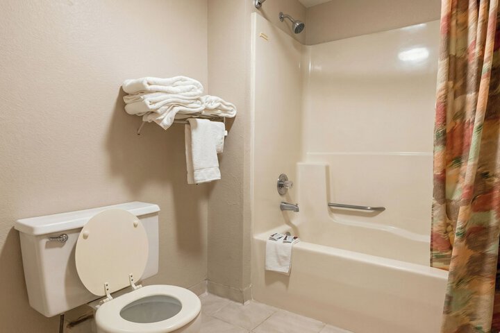 Room 22 of 28