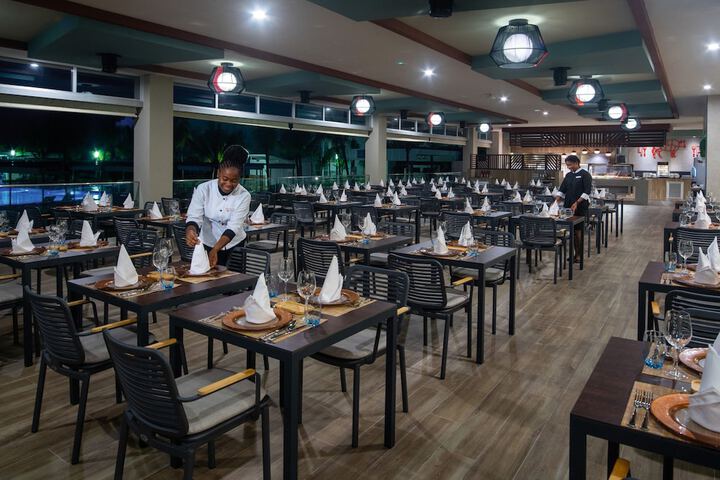 Dining 54 of 67
