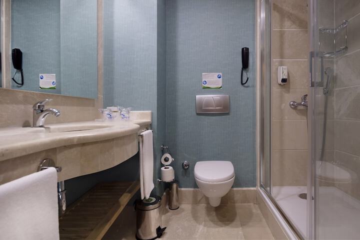 Room 9 of 60