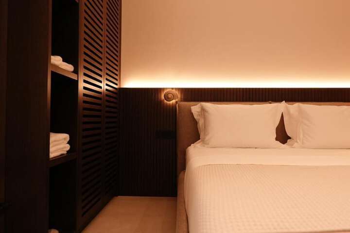 Room 5 of 75
