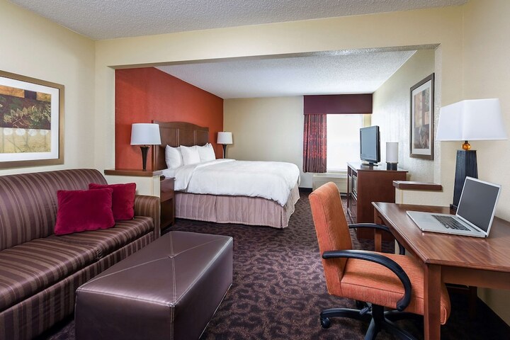 1 King Bed (8 of 9)