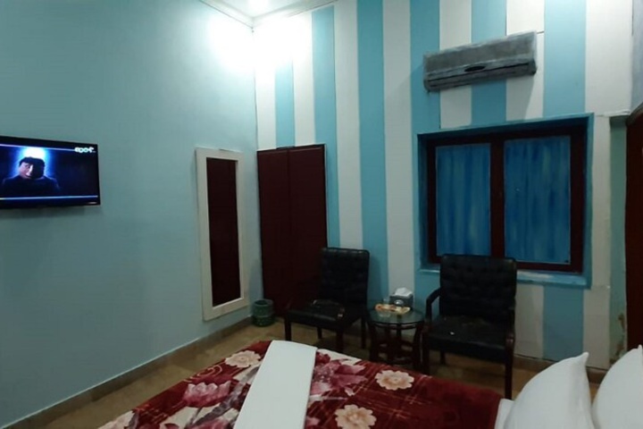 Room 3 of 16