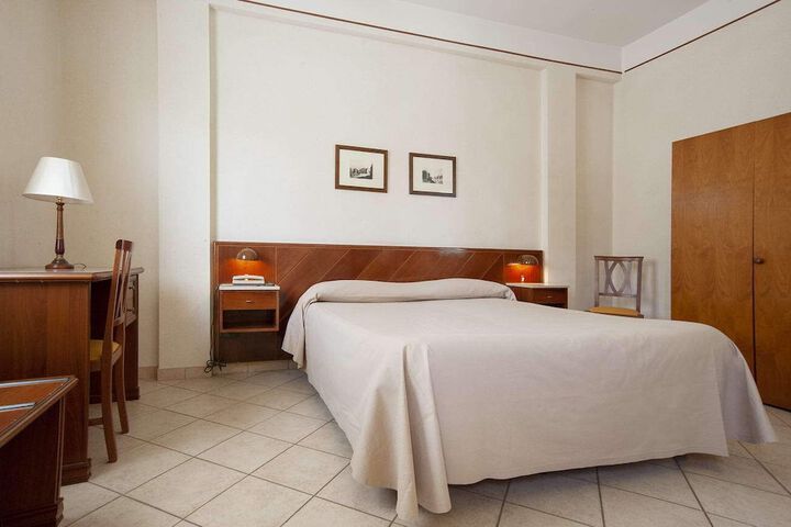 Room 4 of 41