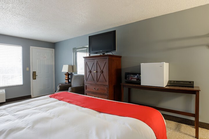 Room 11 of 28