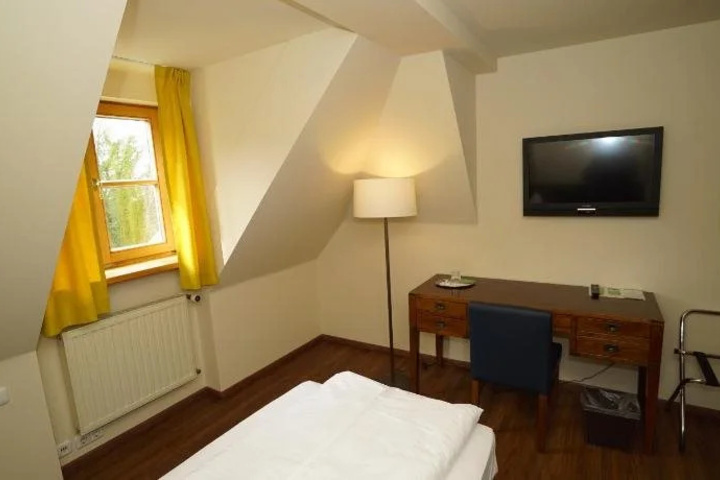 Room 3 of 15