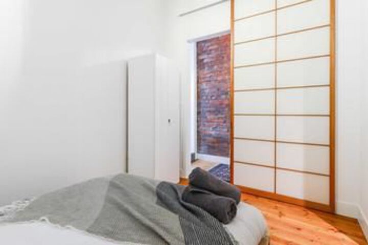 Room 8 of 18