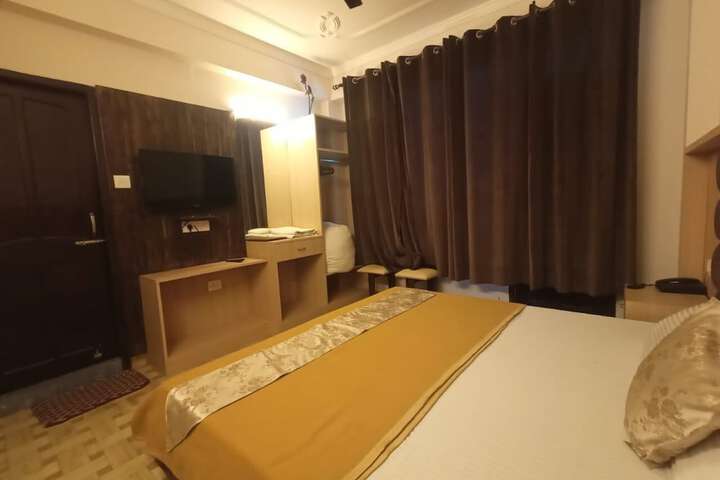 Room 10 of 21