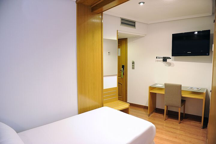 Room 20 of 65