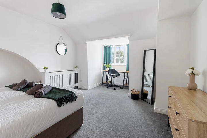 Room 2 of 18