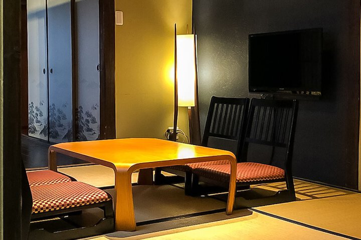 Room 11 of 51