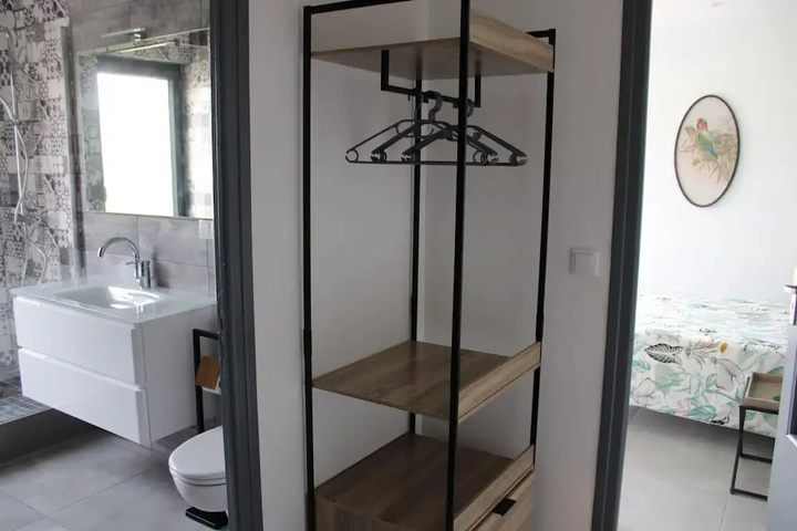 Room 8 of 28