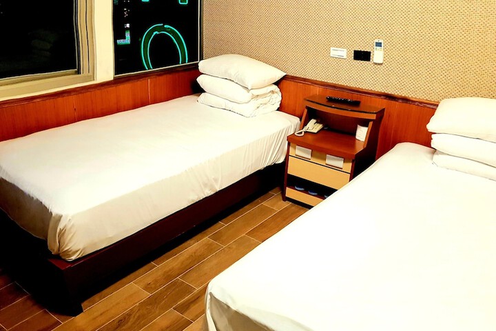 Room 15 of 27