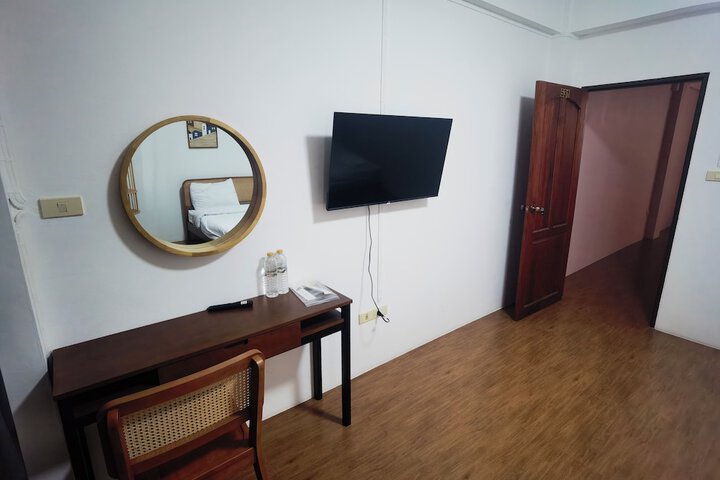 Room 3 of 73