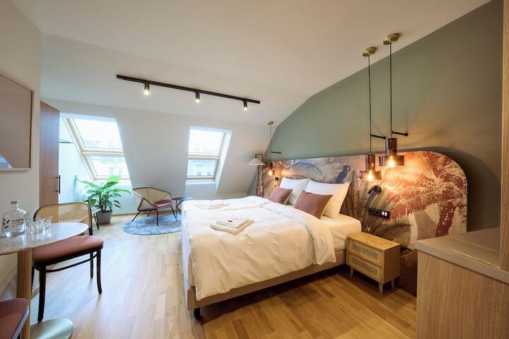 Room 9 of 19