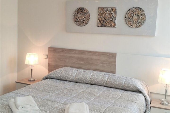 Room 9 of 24