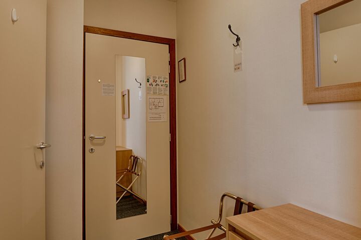 Room 6 of 71