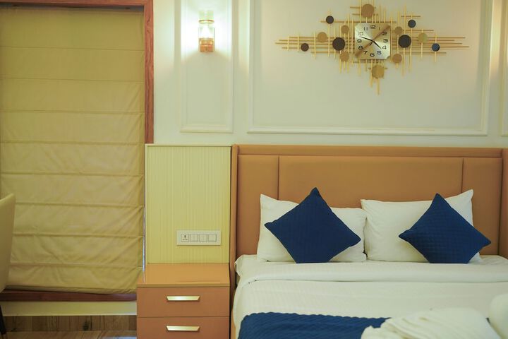 Room 9 of 36